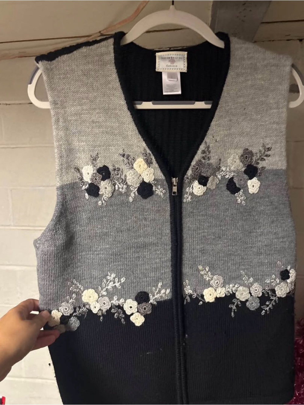 Vintage Embroidered Zip-Front Knit Vest - Gray & Navy